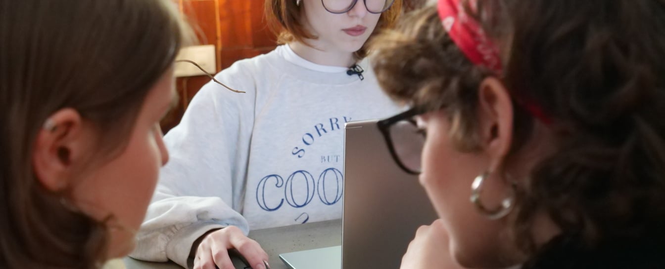 u-report-europe-korysnyi-chat-bot-dlia-molodi-shcho-vymushena-tymchasovo-vyikhaty-za-mezhi-ukrainy-90-image